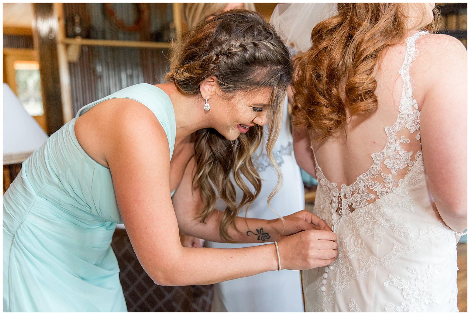the barn at woodlake meadows wedding day- tiffany l johnson photograhy - bear creek nc_0017.jpg