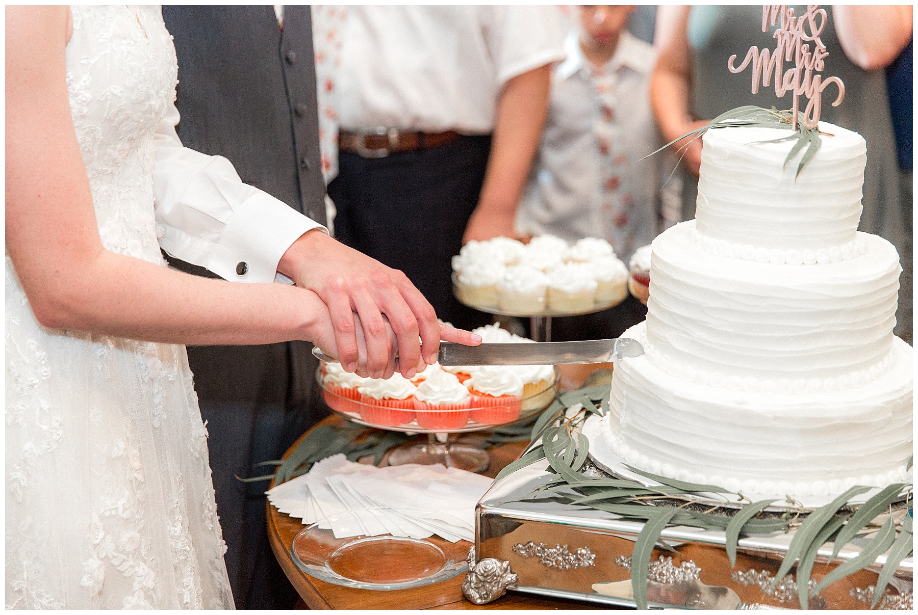 the leaning tree wedding day-raleigh wedding photographer-tiffany l johnson photography_0187.jpg