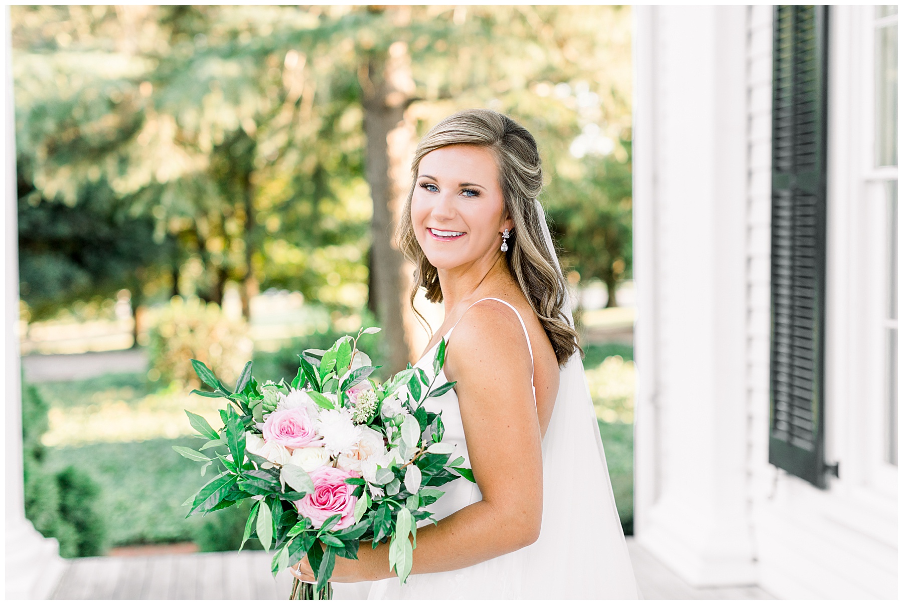 Rose Hill Plantation Bridal Session - Tiffany L Johnson Photography_0024.jpg Rose Hill Plantation Bridal Session - Tiffany L Johnson Photography_0024.jpg