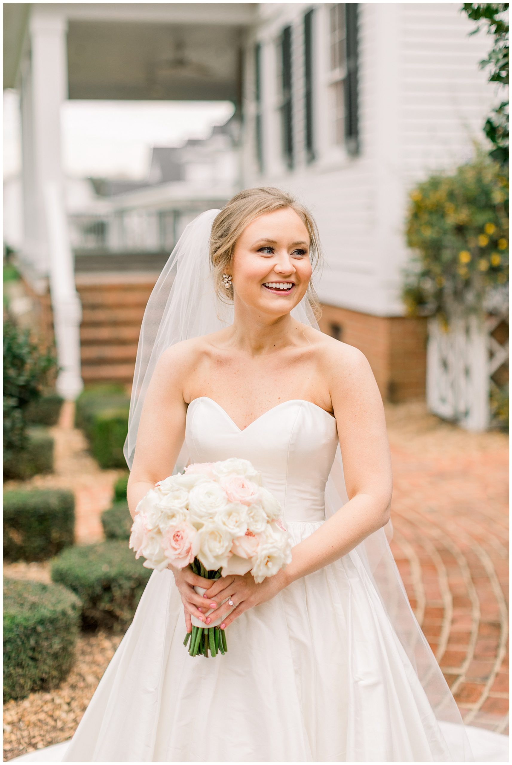 Rose Hill Plantation Bridal Session - Tiffany L Johnson Photography - Southern Bridal Session_0015.jpg Rose Hill Plantation Bridal Session - Tiffany L Johnson Photography - Southern Bridal Session_0015.jpg