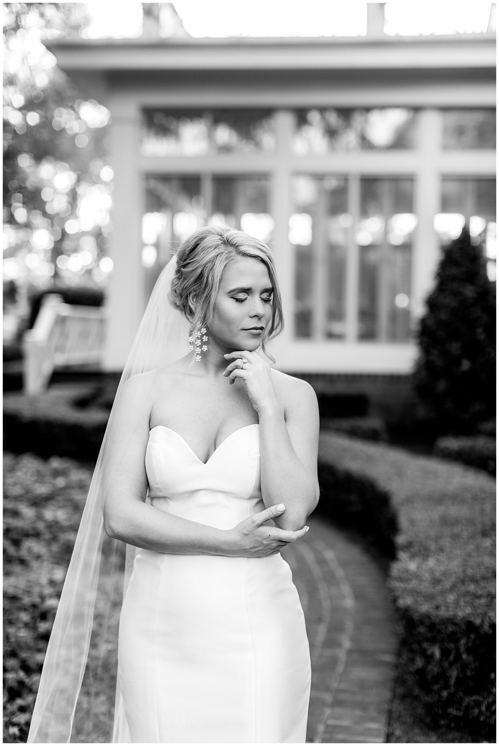 Rose Hill Estate Bridal Session - Tiffany L Johnson Photography_0003.jpg