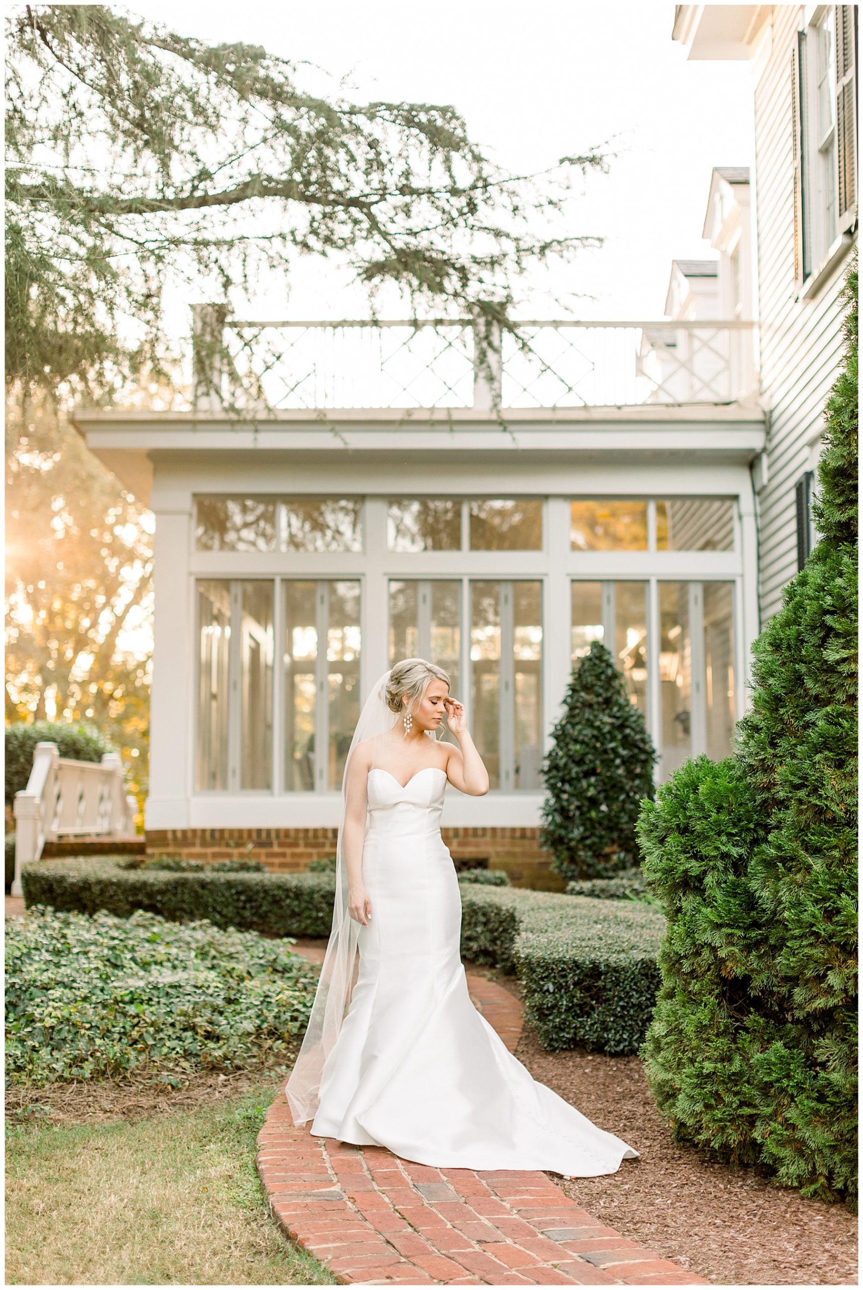 Rose Hill Estate Bridal Session - Tiffany L Johnson Photography_0005.jpg