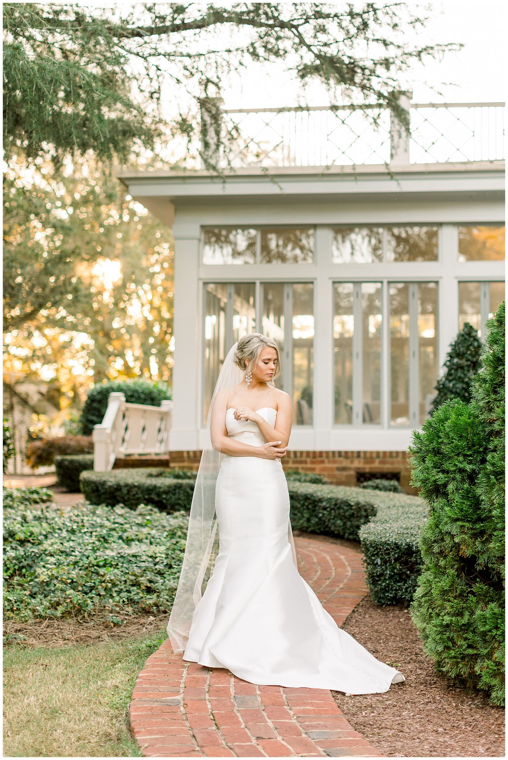 Rose Hill Estate Bridal Session - Tiffany L Johnson Photography_0007.jpg