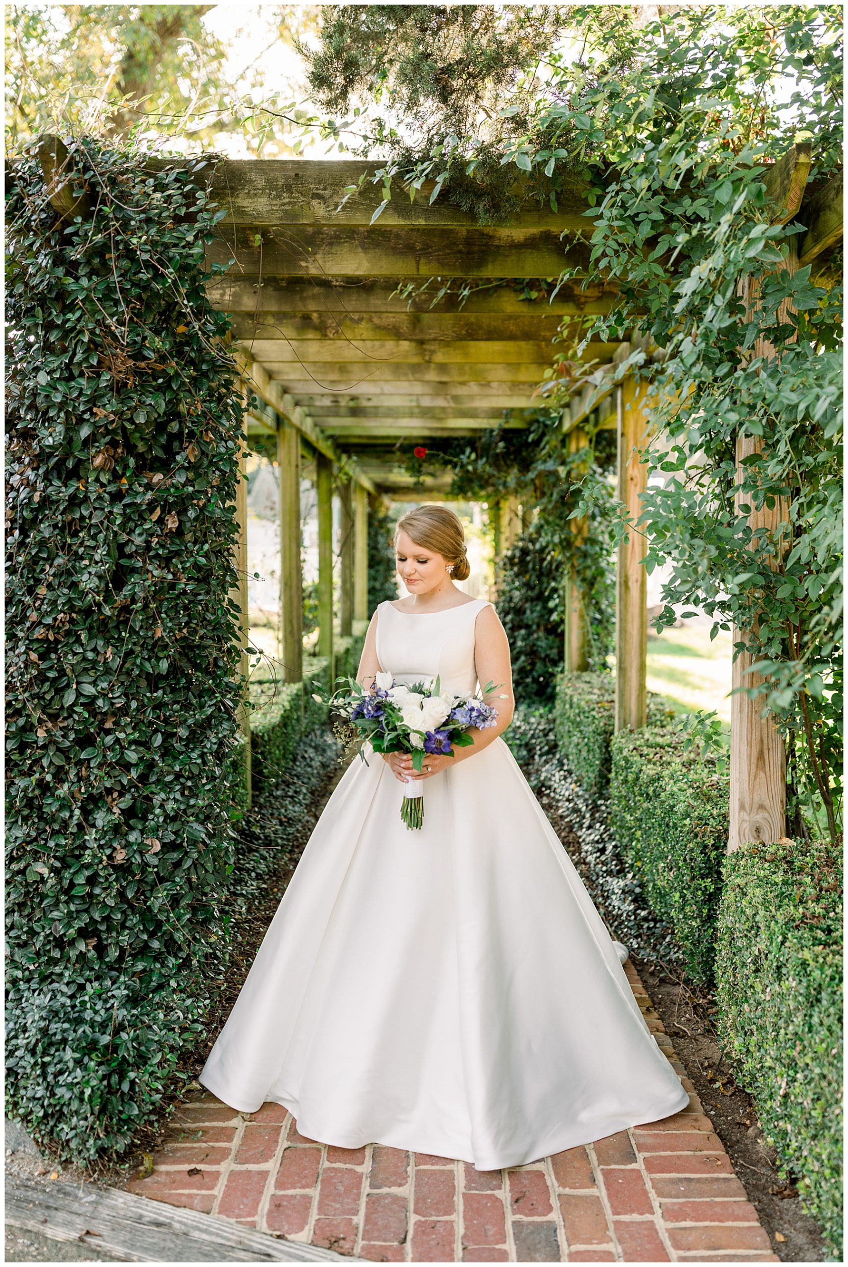 Rose Hill Estate Bridal Session - Tiffany L Johnson Photography_0011.jpg