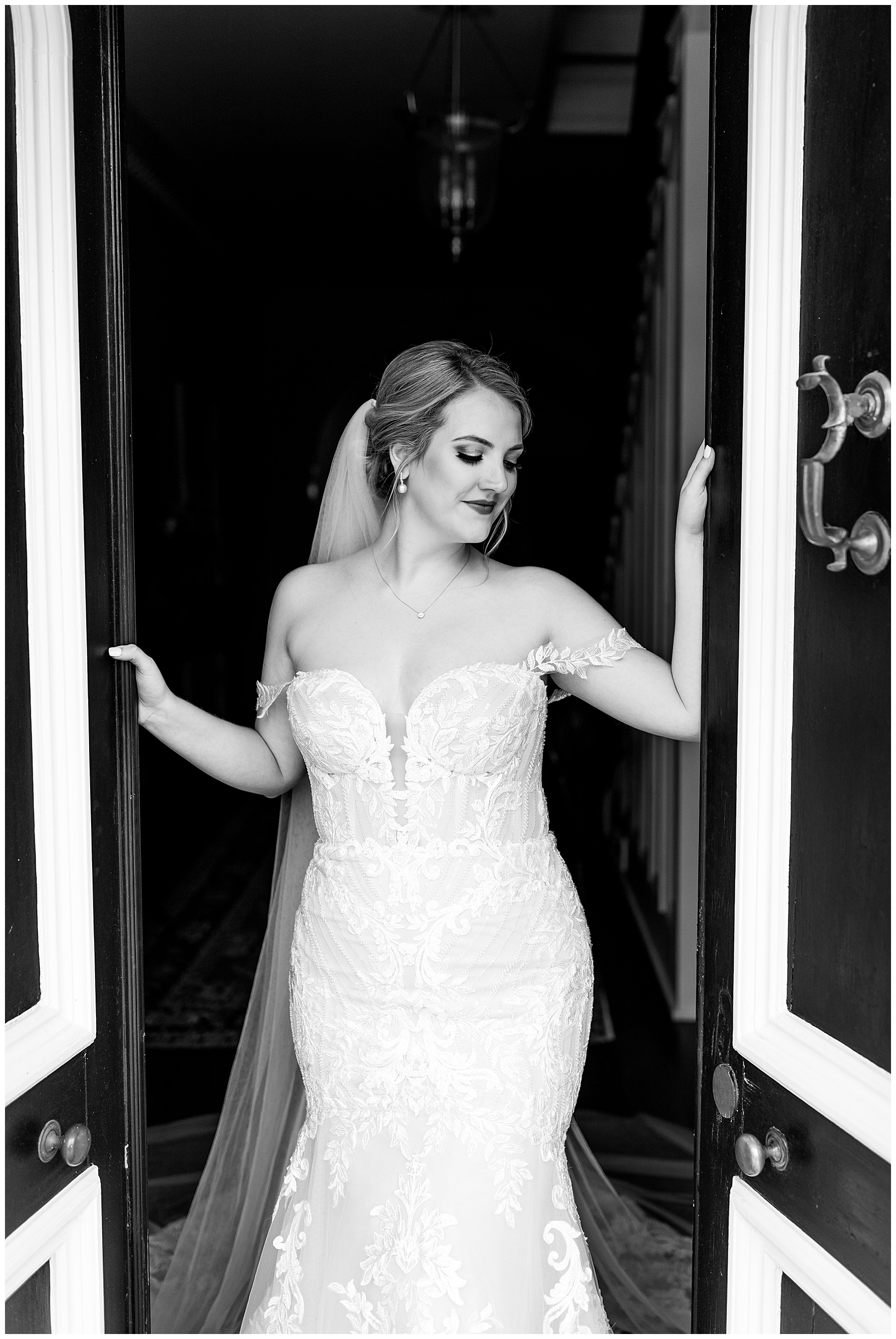 Rose Hill Bridal Session - Tiffany L Johnson Photography - Rose Hill Estate_0005.jpg