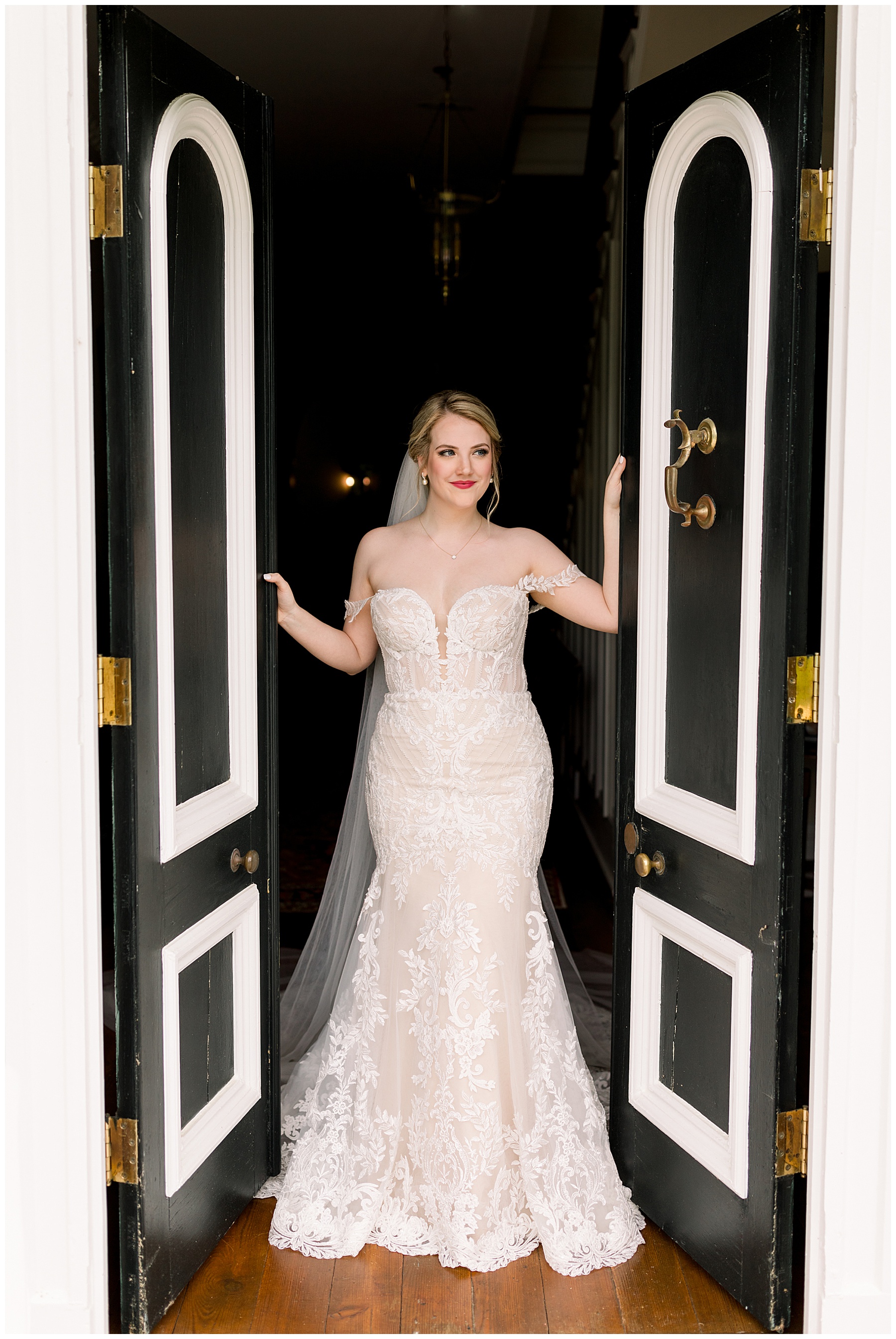 Rose Hill Bridal Session - Tiffany L Johnson Photography - Rose Hill Estate_0007.jpg