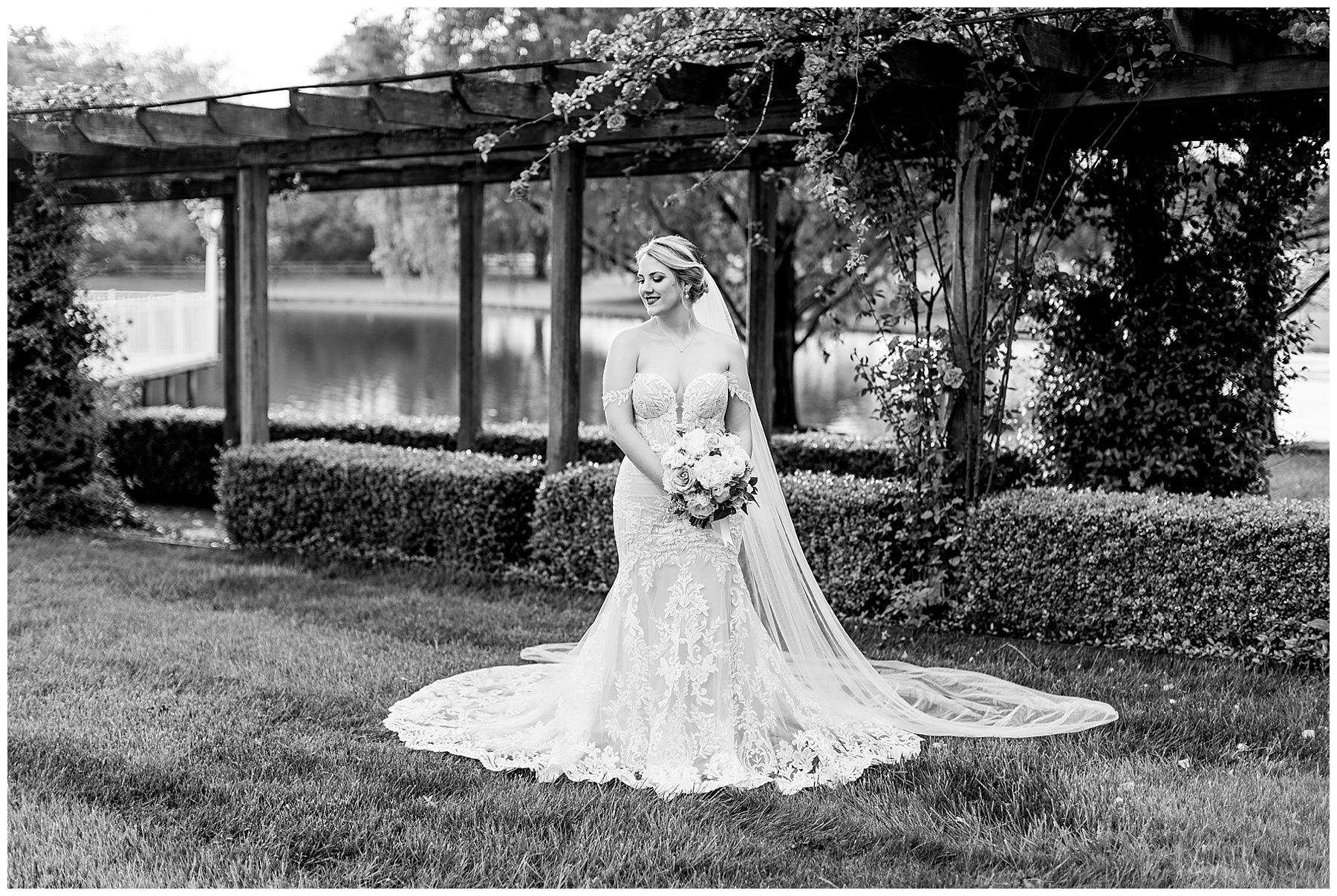 Rose Hill Bridal Session - Tiffany L Johnson Photography - Rose Hill Estate_0019.jpg