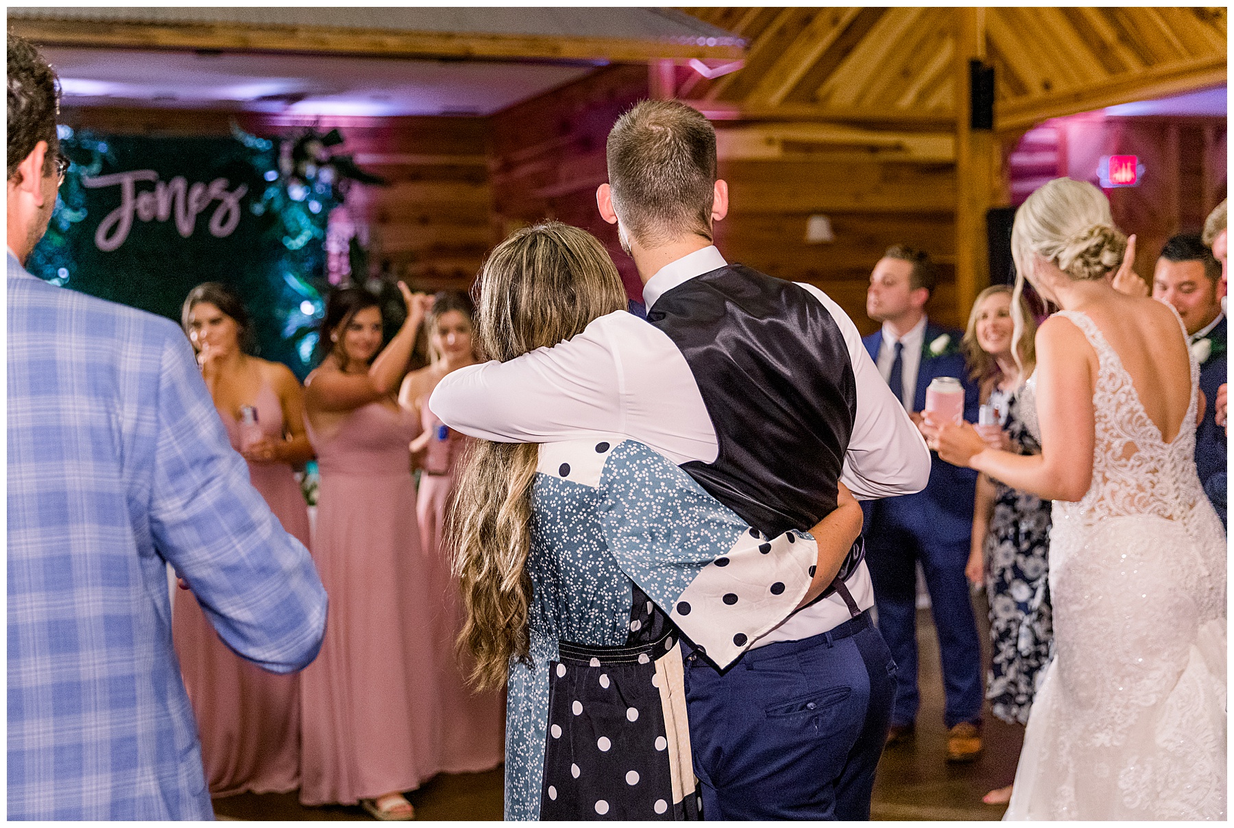 The Barn at Broadslab wedding day - tiffany l johnson photography_0160