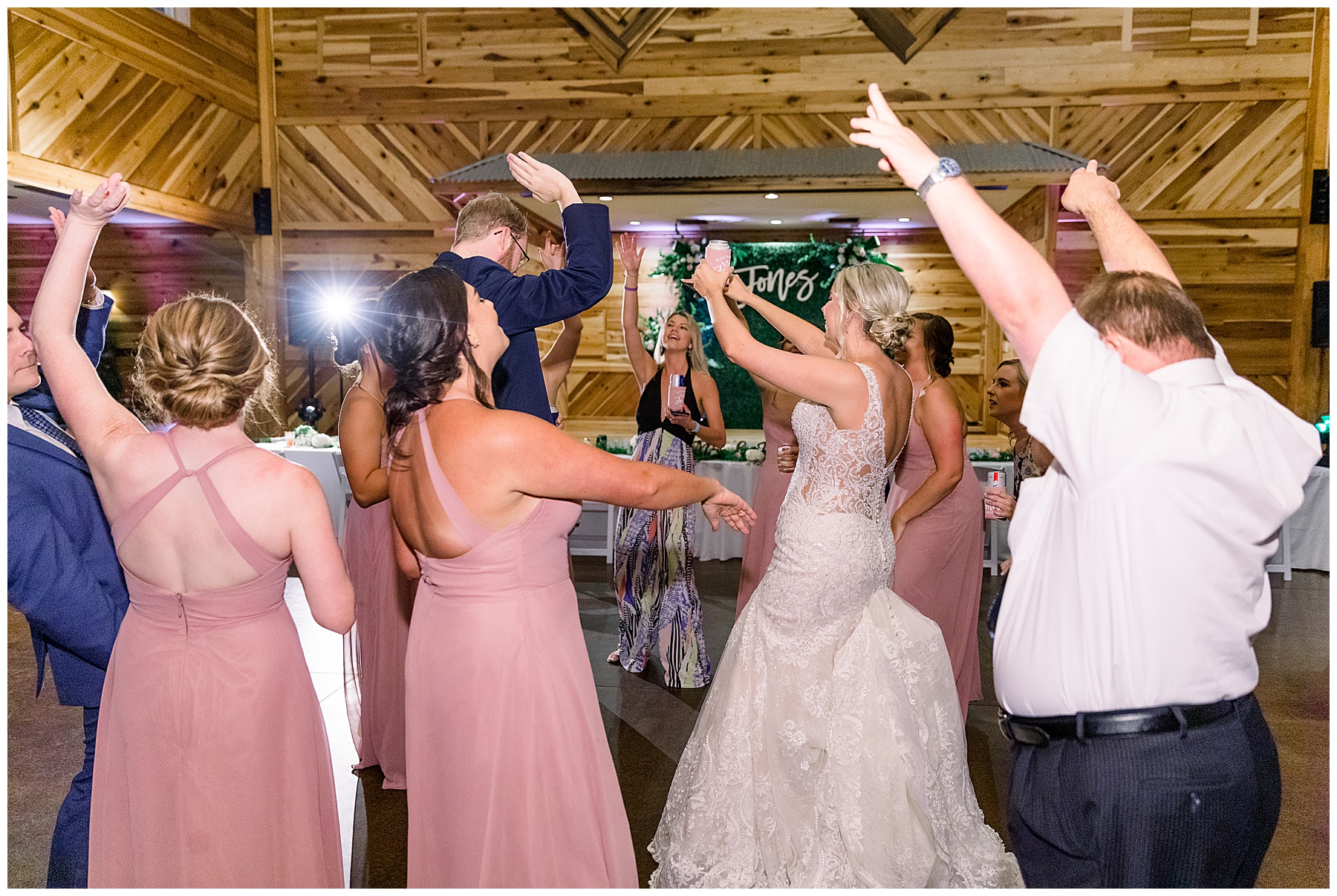 The Barn at Broadslab wedding day - tiffany l johnson photography_0162