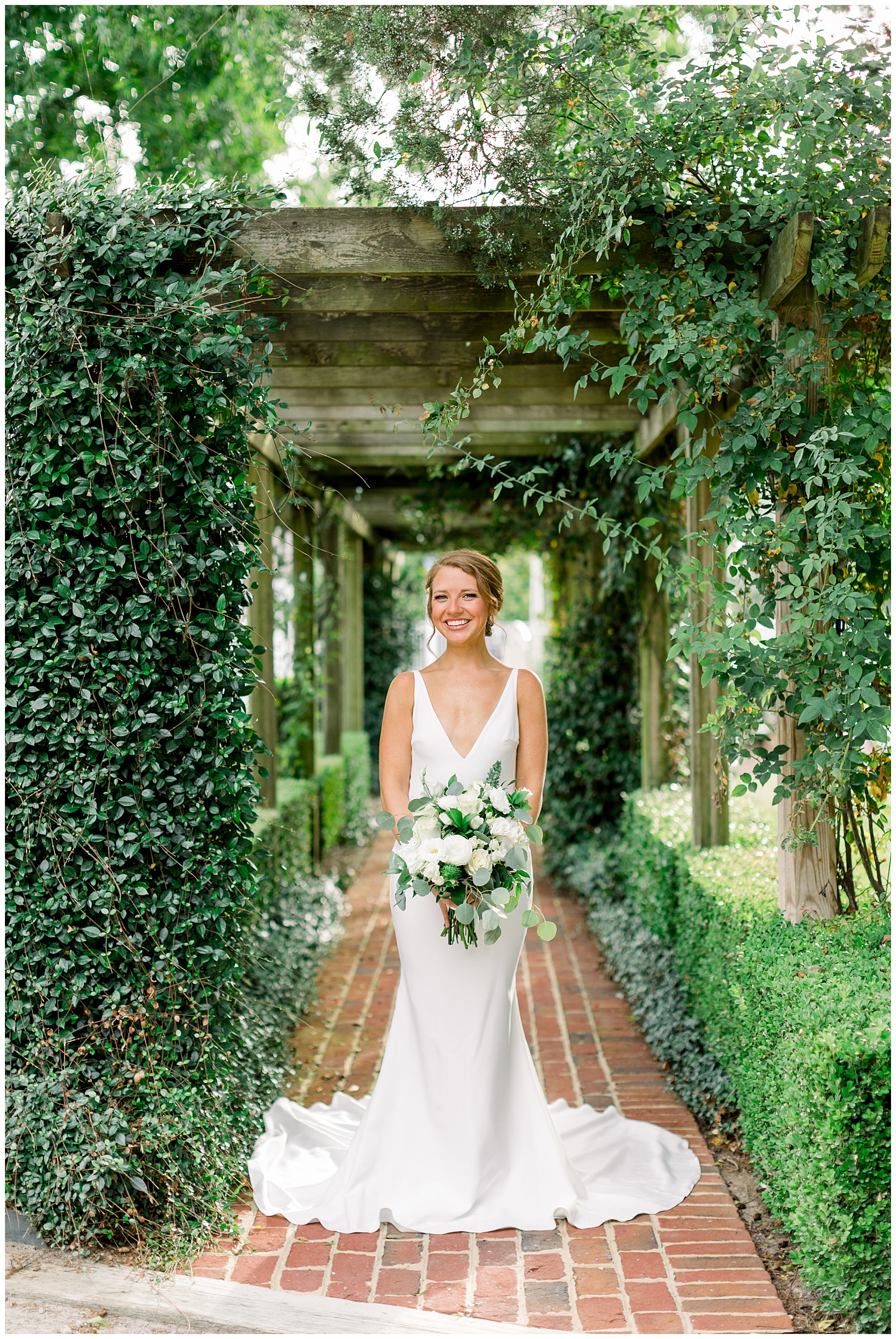 Rose Hill Estate Bridal Session - Tiffany L Johnson Photography_0003.jpg