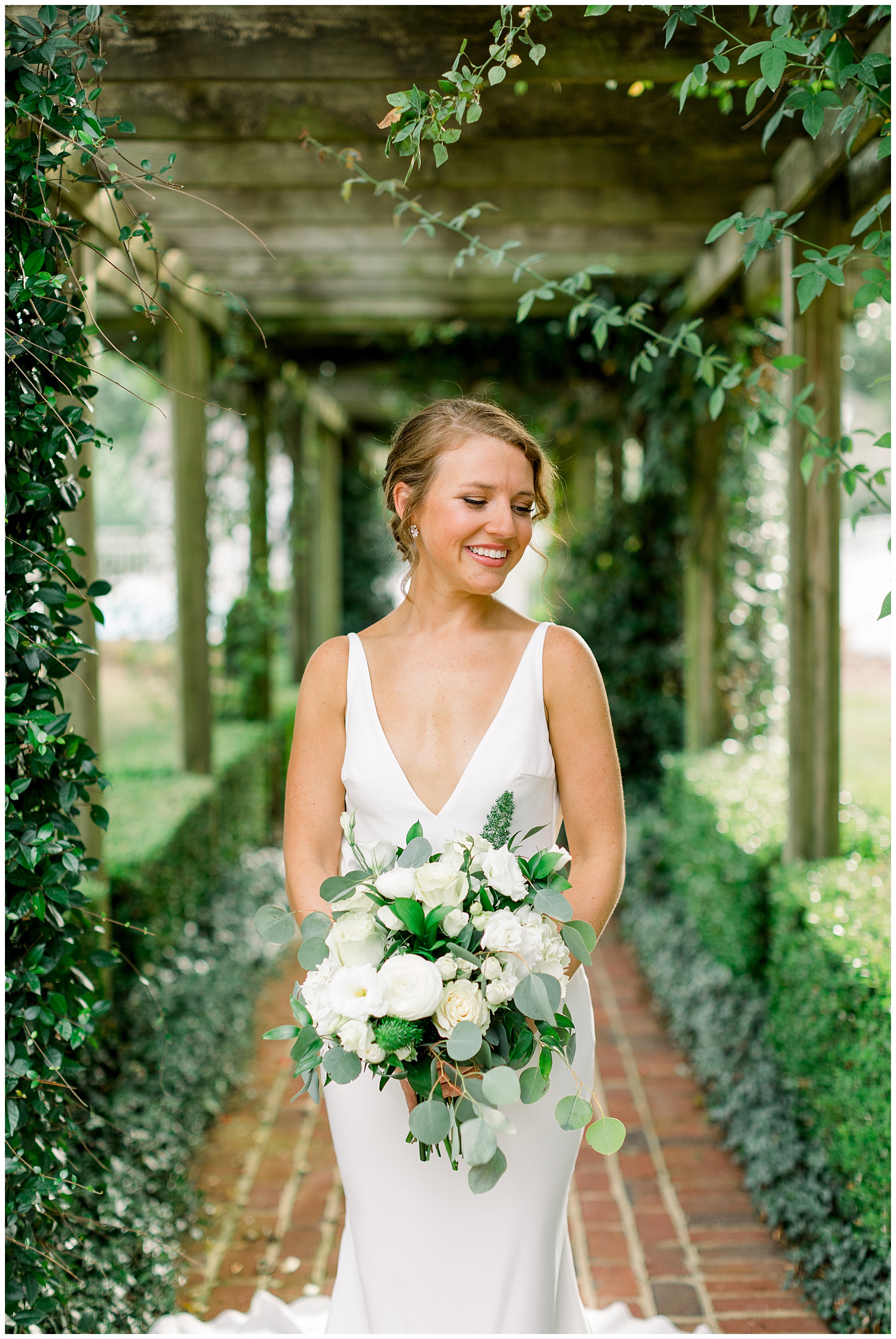 Rose Hill Estate Bridal Session - Tiffany L Johnson Photography_0007.jpg