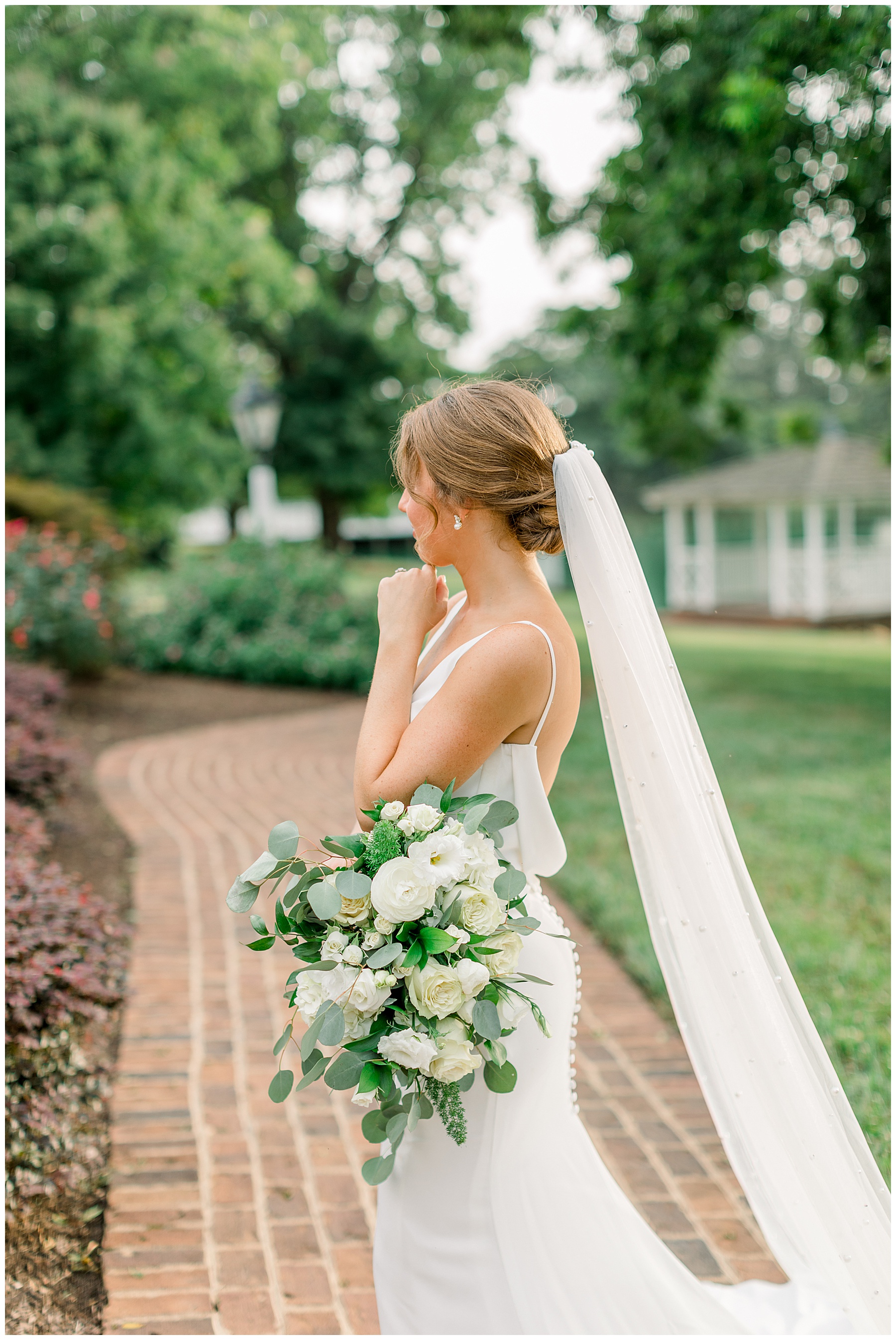 Rose Hill Estate Bridal Session - Tiffany L Johnson Photography_0031.jpg