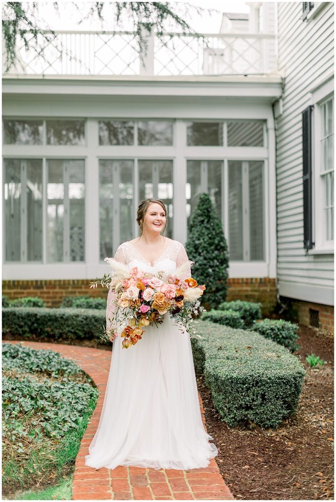 Rose Hill Plantation Bridal Portrait Session - Tiffany L Johnson Photography_0023.jpg