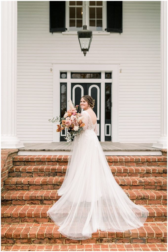 Rose Hill Plantation Bridal Portrait Session - Tiffany L Johnson Photography_0033.jpg