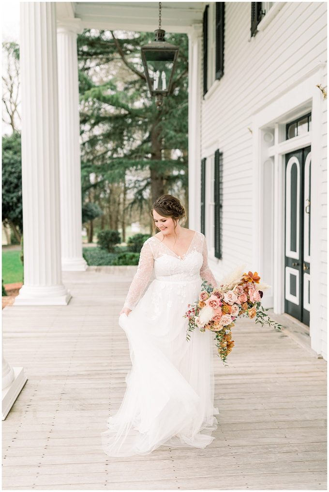 Rose Hill Plantation Bridal Portrait Session - Tiffany L Johnson Photography_0035.jpg