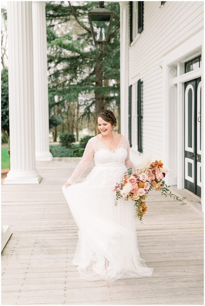 Rose Hill Plantation Bridal Portrait Session - Tiffany L Johnson Photography_0037.jpg