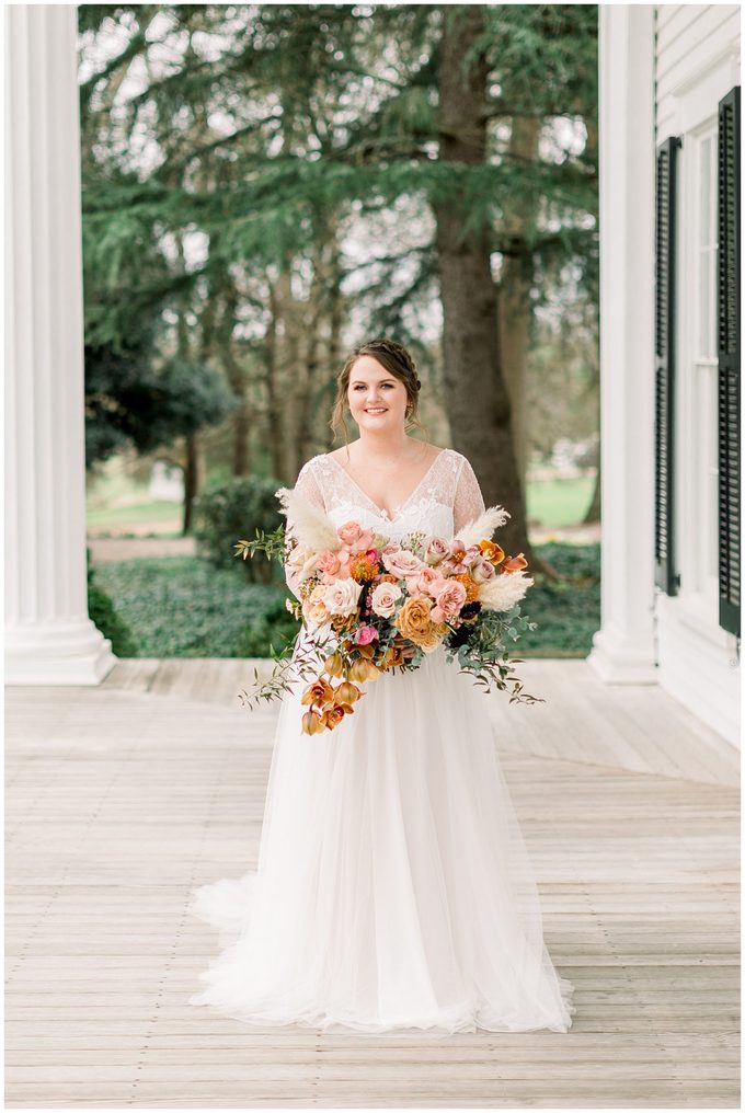 Rose Hill Plantation Bridal Portrait Session - Tiffany L Johnson Photography_0045.jpg