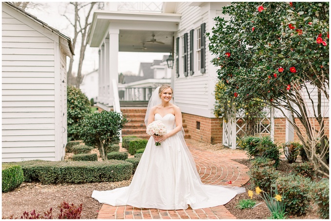 Rose Hill Plantation Bridal Session - Tiffany L Johnson Photography - Southern Bridal Session_0011.jpg