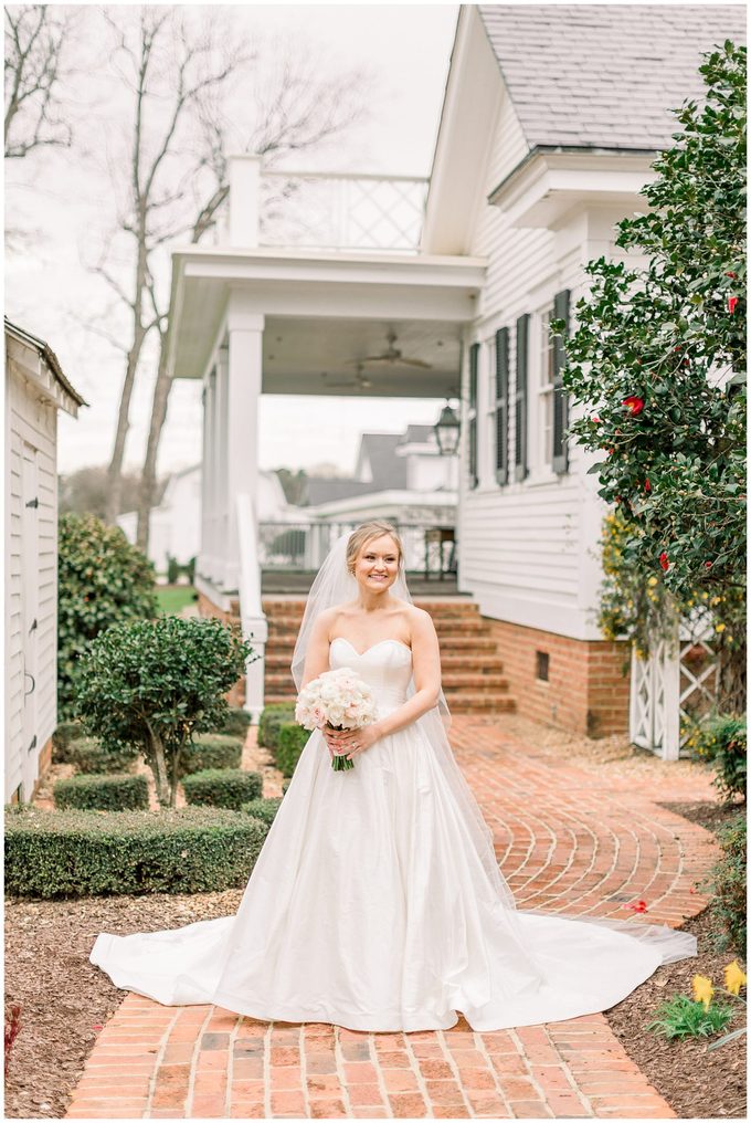 Rose Hill Plantation Bridal Session - Tiffany L Johnson Photography - Southern Bridal Session_0013.jpg