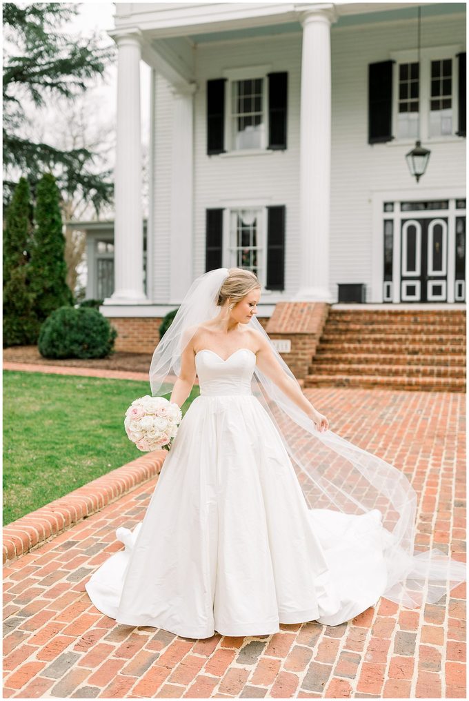 Rose Hill Plantation Bridal Session - Tiffany L Johnson Photography - Southern Bridal Session_0017.jpg
