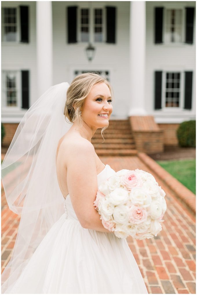 Rose Hill Plantation Bridal Session - Tiffany L Johnson Photography - Southern Bridal Session_0023.jpg
